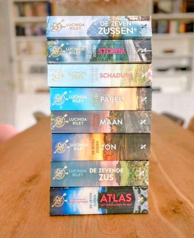 Lucinda Riley - De Zeven Zussen complete reeks, Ophalen of Verzenden, Gelezen, Lucinda Riley