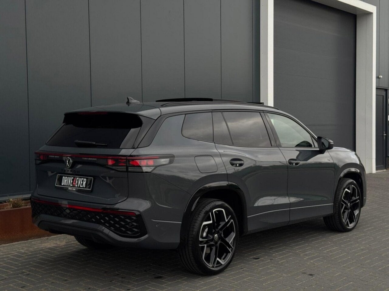 Volkswagen TAYRON 1.5 eHybrid R-Line Edition | Pano | Leder, 4 cilinders, 1848 kg, Bedrijf, Adaptive Cruise Control