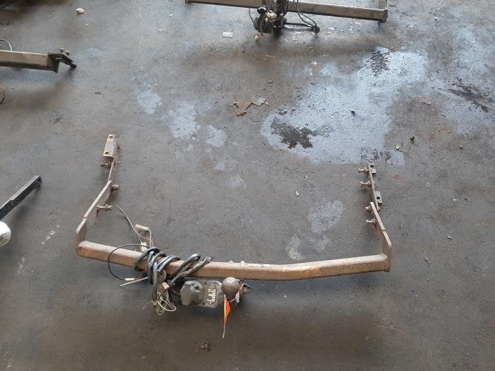 Trekhaak van een Nissan Almera Tino, Gebruikt, -, -, Ophalen of Verzenden