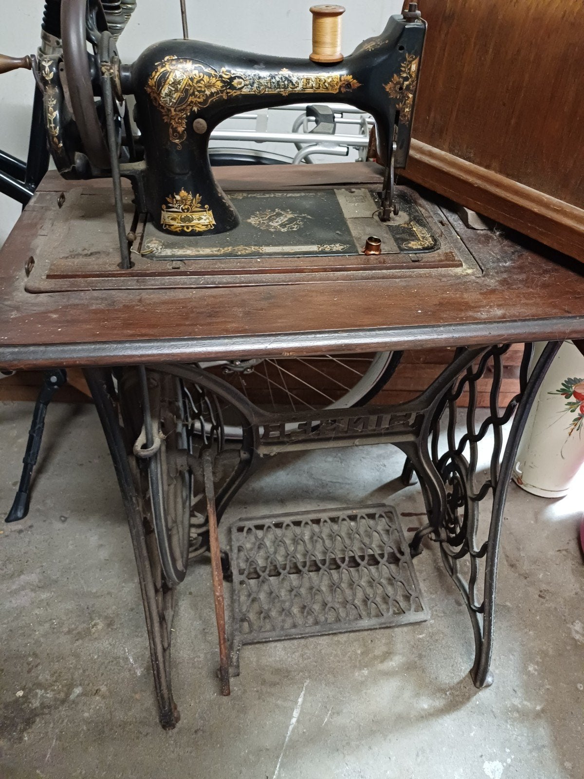 Antieke Duitse trapnaaimachine - Decoratief object, Antiek en Kunst, Antiek | Naaimachines, Ophalen