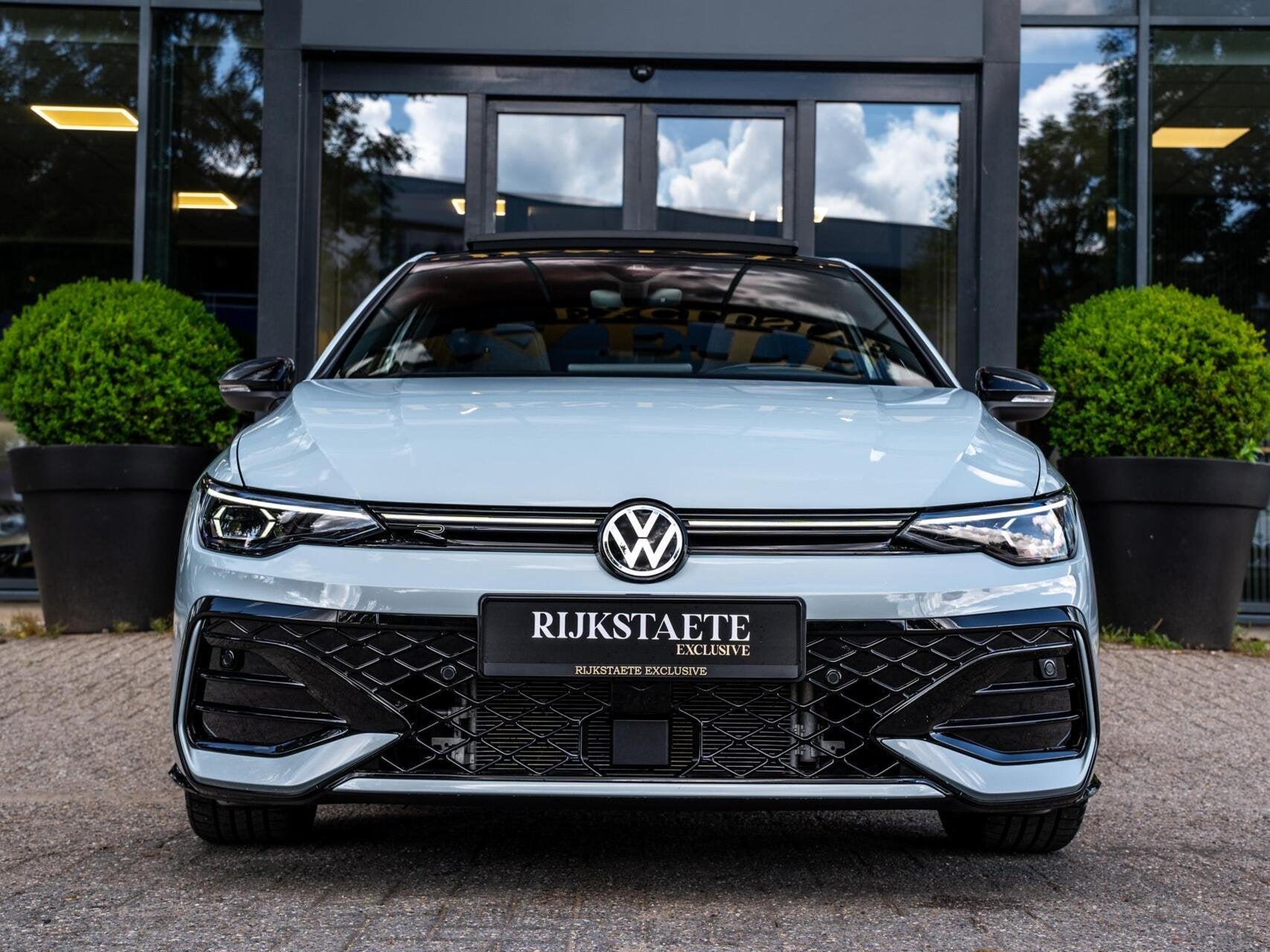 Volkswagen Golf 1.5 eTSI R-Line|PANO|H&K|ACC|IQ LED|HEAD-UP, Auto's, Zwart, Blauw, Bedrijf, Golf