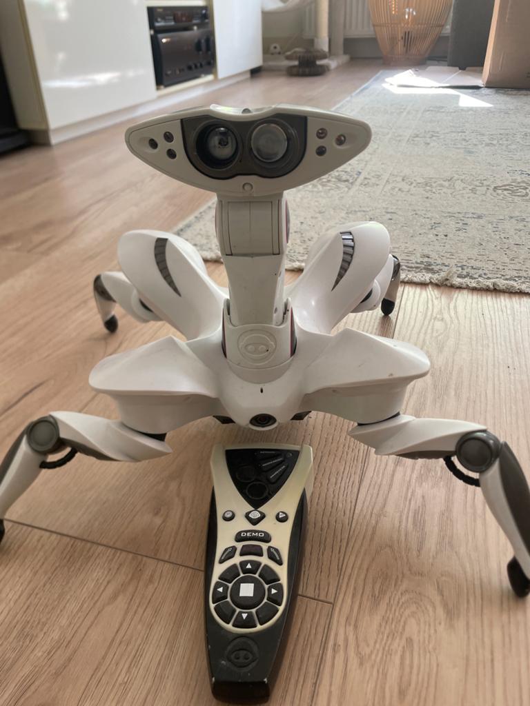 Wowwee Roboquad 2007 Robot met Afstandsbediening, Ophalen of Verzenden, Zo goed als nieuw