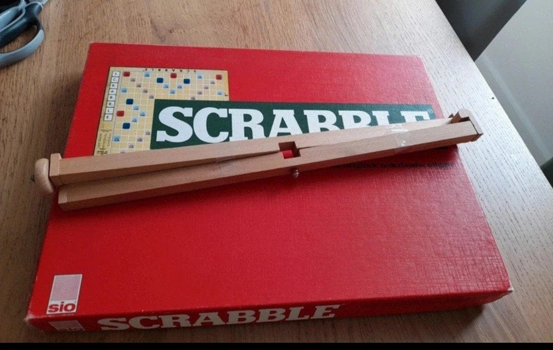Scrabble originele bordspel SIO met draaitafel, Hobby en Vrije tijd, Gezelschapsspellen | Bordspellen, Ophalen of Verzenden, Zo goed als nieuw