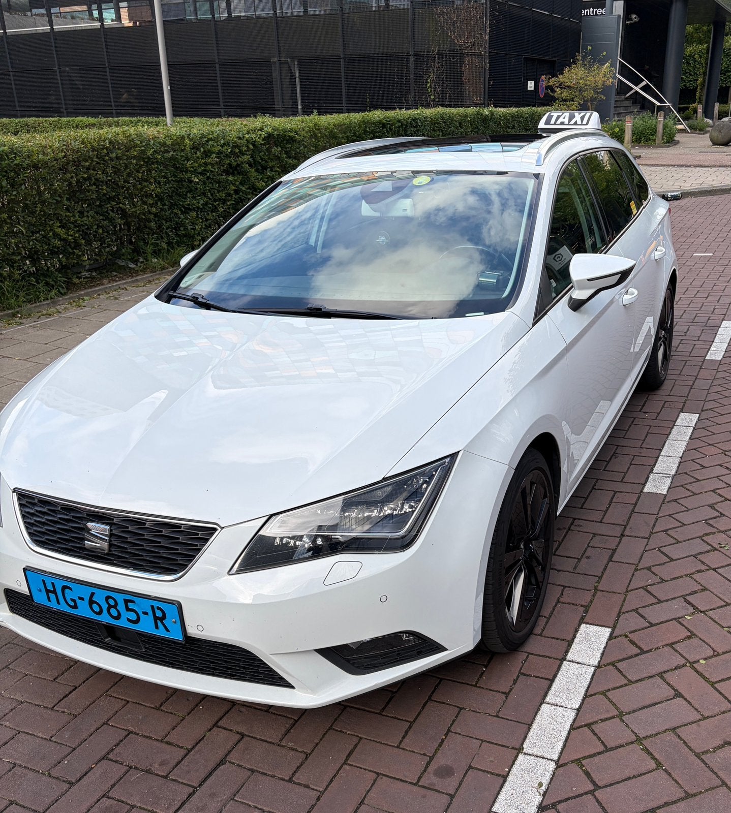 SEAT LEON ST 1.6 TDI | FULL OPTIONS | TAXIKLAAR | PANO | DSG, Euro 6, 4 cilinders, Wit, Origineel Nederlands