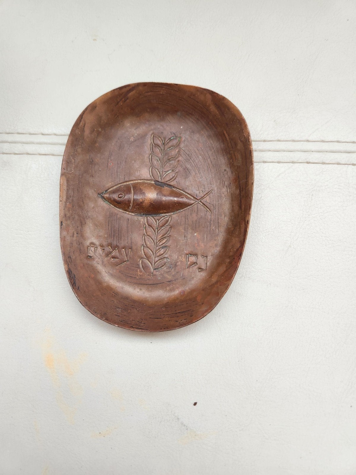 Antieke koperen schaal met vis en graanmotief, Ophalen of Verzenden