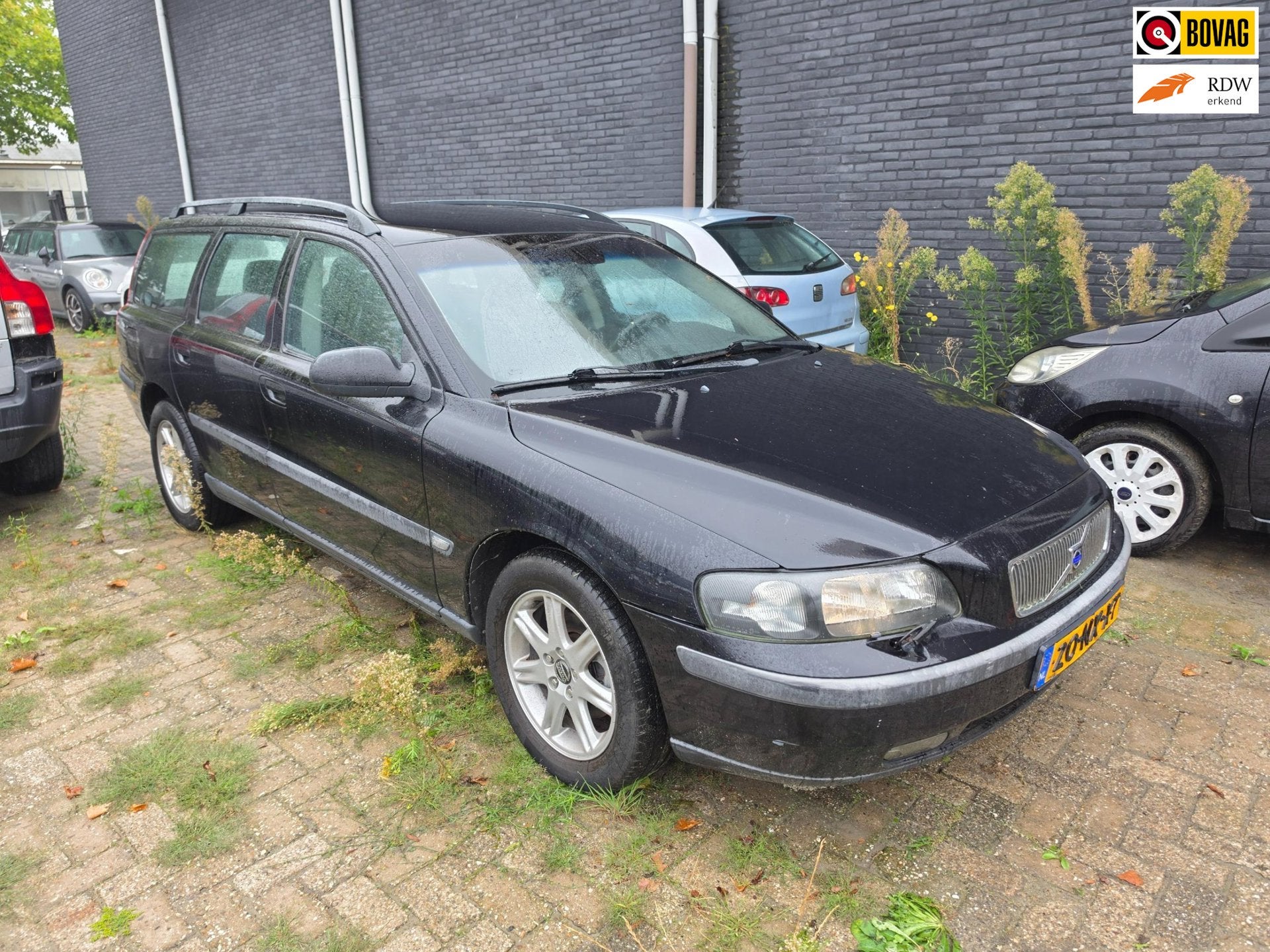 Volvo V70 2.4 Comfort Line, Auto's, Volvo, Voorwielaandrijving, Stoelverwarming, Zwart, Euro 4