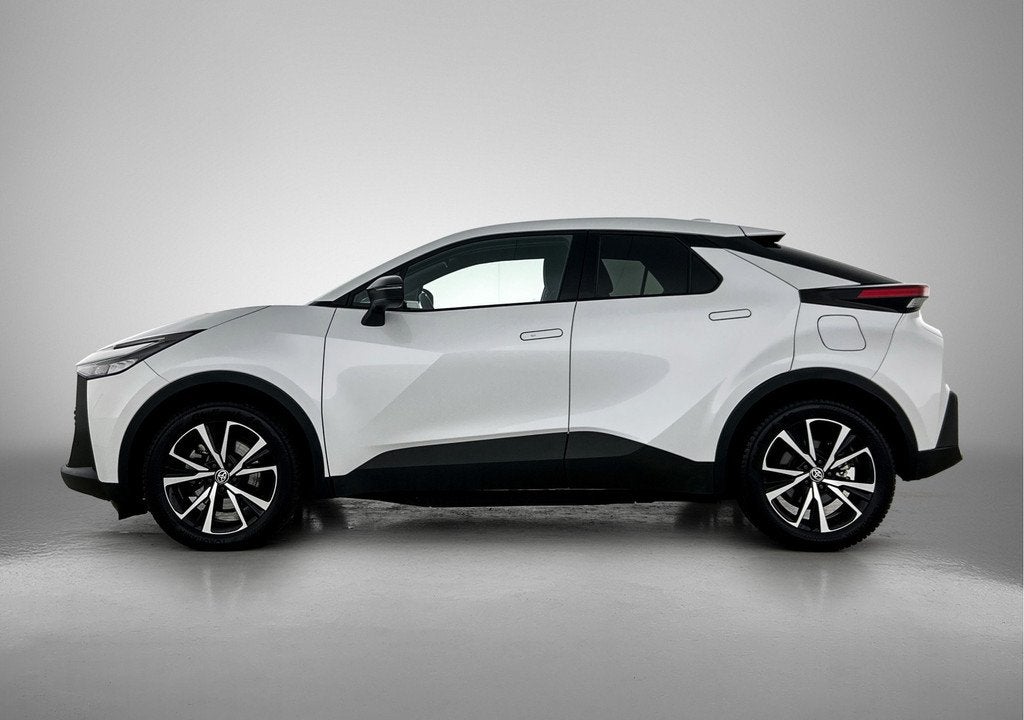 Toyota C-HR Plug-in Hybrid 220 Dynamic (bj 2025, automaat), Auto's, Toyota, 12 maanden, Stof, 4 cilinders, Wit