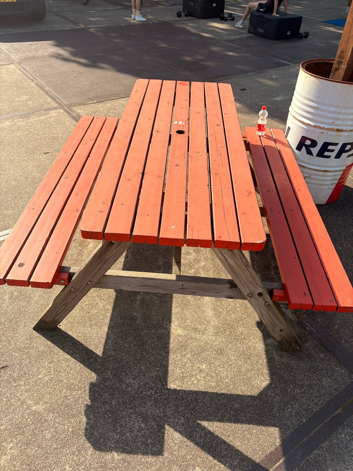 2 Oranje en Rode Picknicktafels, Tuin en Terras, Picknicktafels, Ophalen of Verzenden, Gebruikt, Rechthoekig, Hout