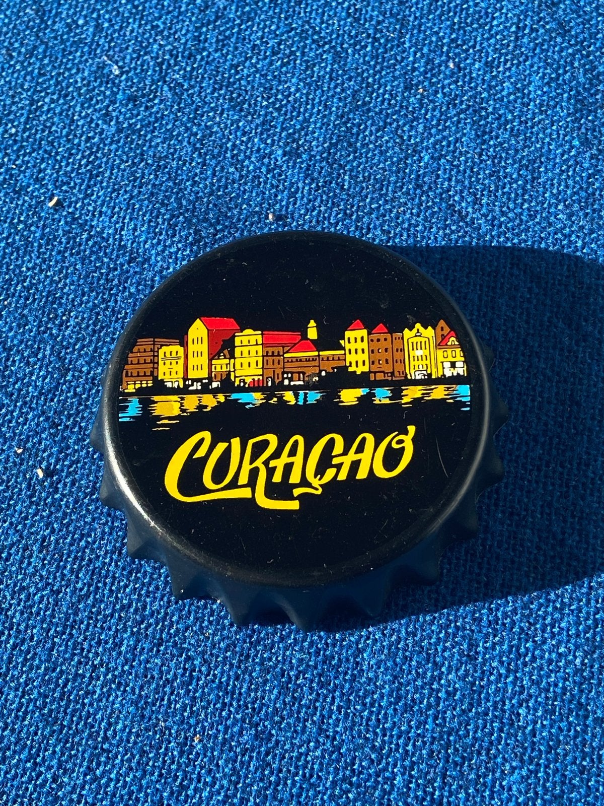 Curacao flesopener + koelkast magneet - Vintage, Huis en Inrichting, Ophalen of Verzenden, Zo goed als nieuw