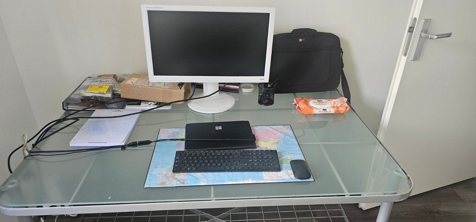 Glazen bureau met metalen frame en opbergruimte, Huis en Inrichting, Ophalen, Opbergruimte, Gebruikt, Computerbureau