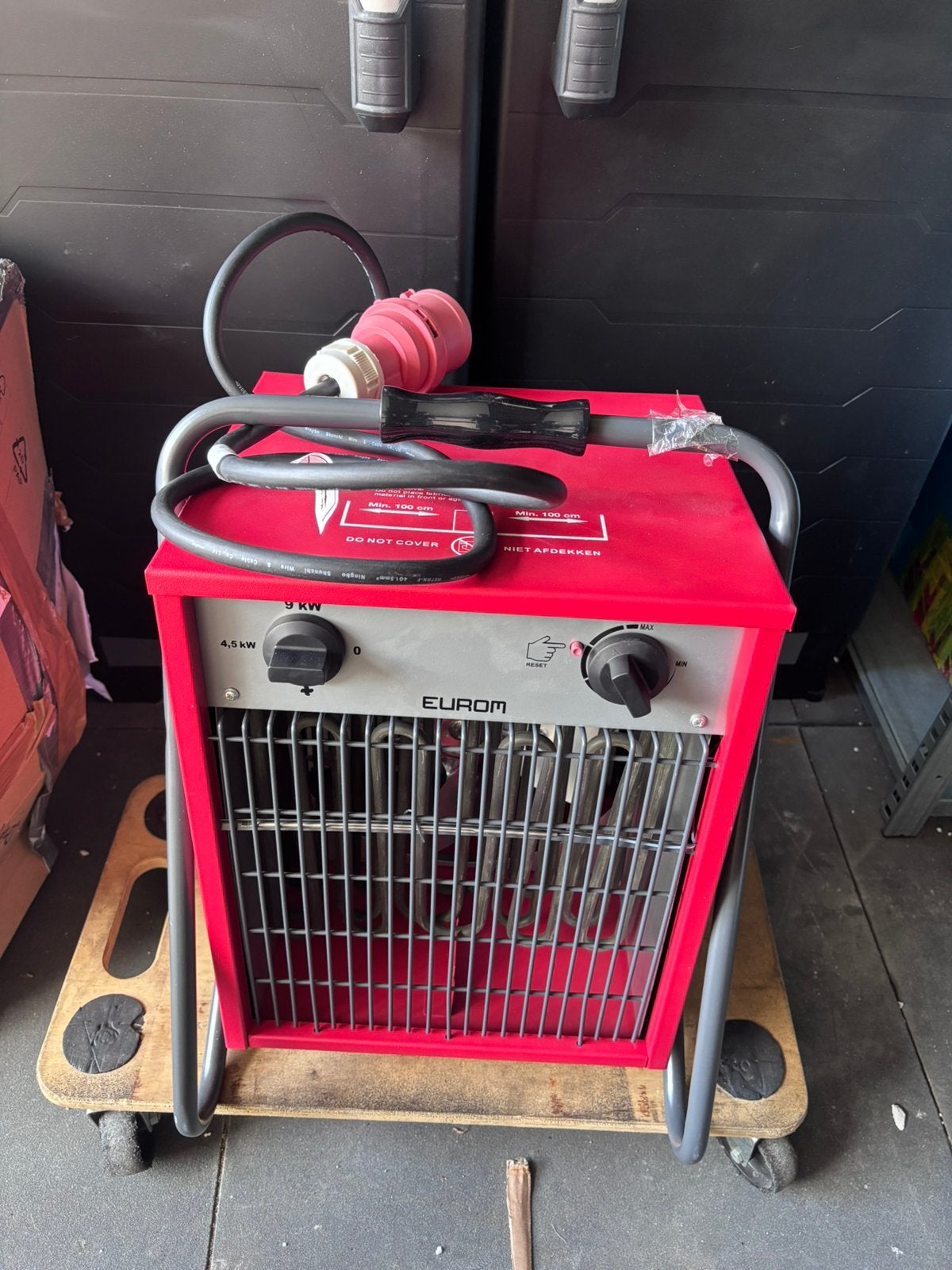 Eurom EK9002 elektrische kachel 400v Nieuw met klein deukje, Doe-het-zelf en Verbouw, 30 tot 80 cm, Minder dan 60 cm, Ophalen of Verzenden