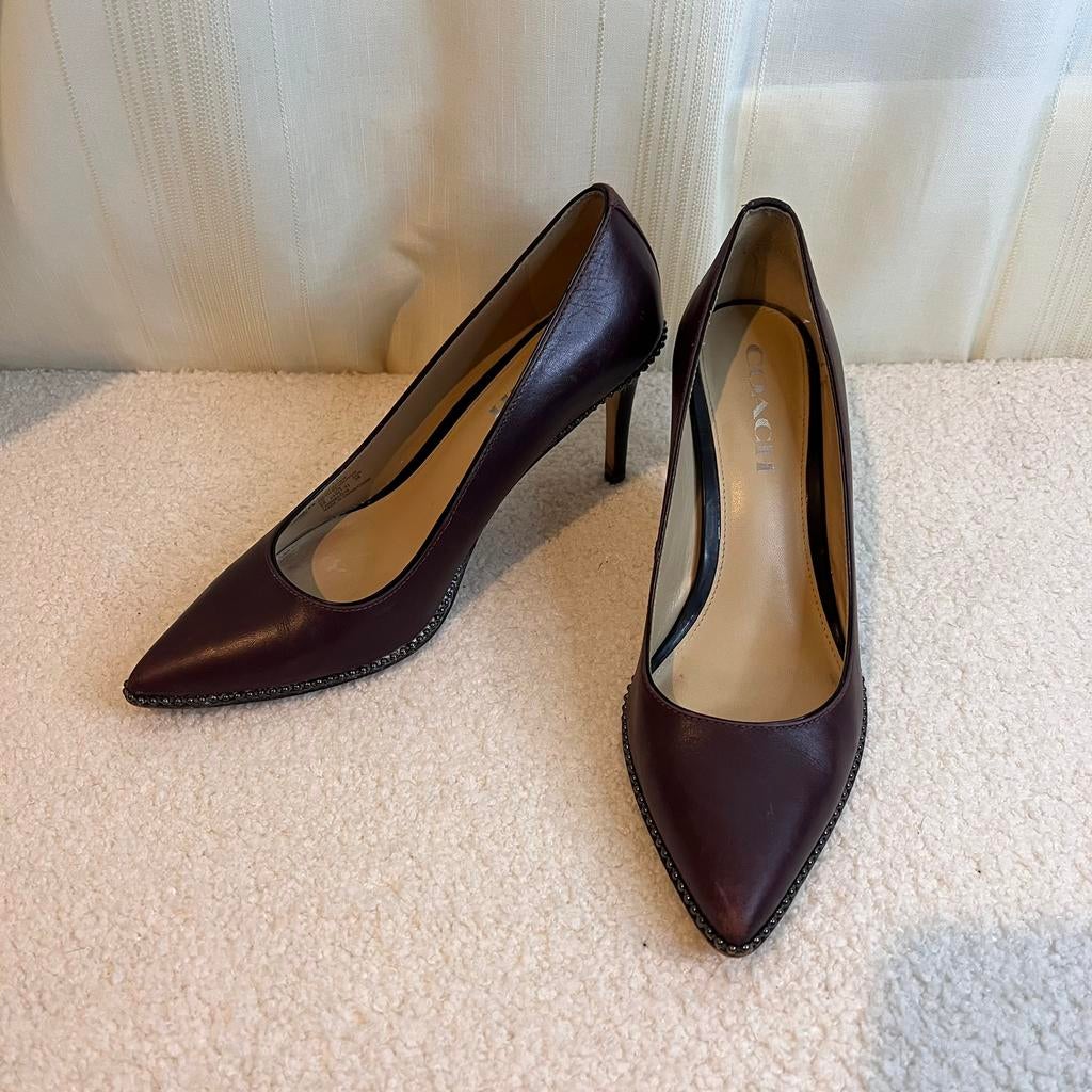 Coach Waverly Beadchain Pumps Bordeaux Leer | Maat 38.5 (8B), Kleding | Dames, Schoenen, Pumps, Ophalen of Verzenden, Gedragen