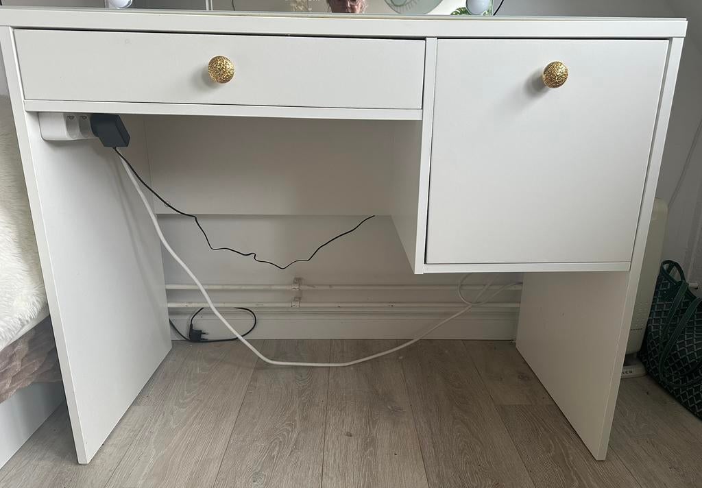 Bureau ikea met glasplaat, Ophalen, Gebruikt