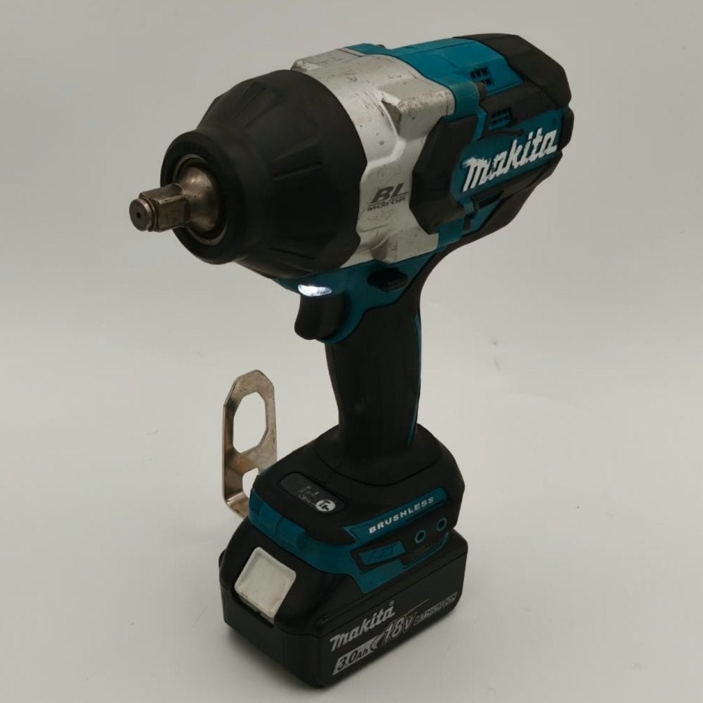 Makita DTW1002 18V Accu Slagmoersleutel 1000nm accu + lader, Makita, Zo goed als nieuw, Support@makita.com, Makita Corporation, 3-11-8, Sumiyoshi-cho, 
Anjo, Aichi 446-8502
Japan