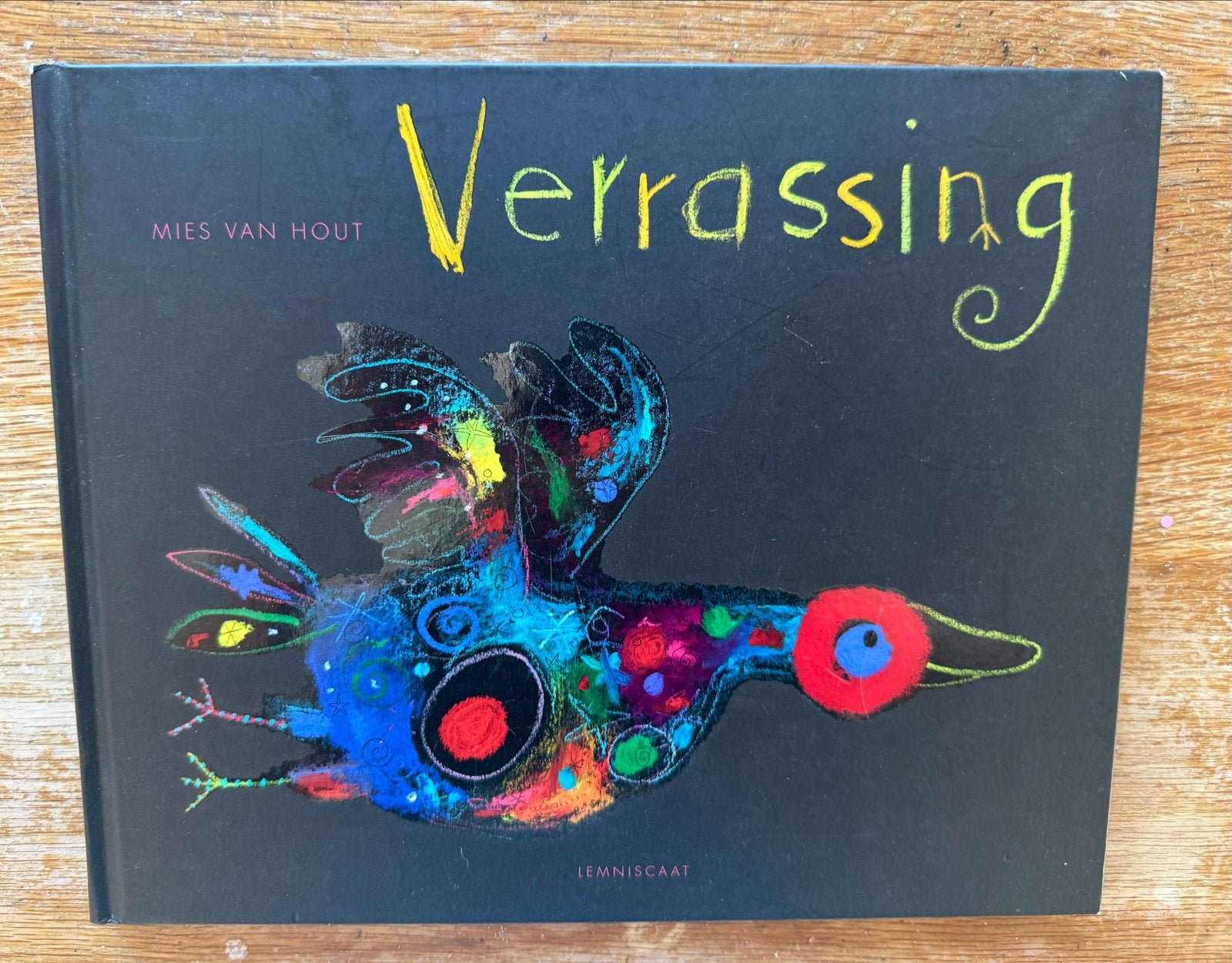 Verrassing - Mies van Hout (Kinderboek), Boeken, Kinderboeken | Jeugd | onder 10 jaar, Zo goed als nieuw, Fictie algemeen, Ophalen of Verzenden