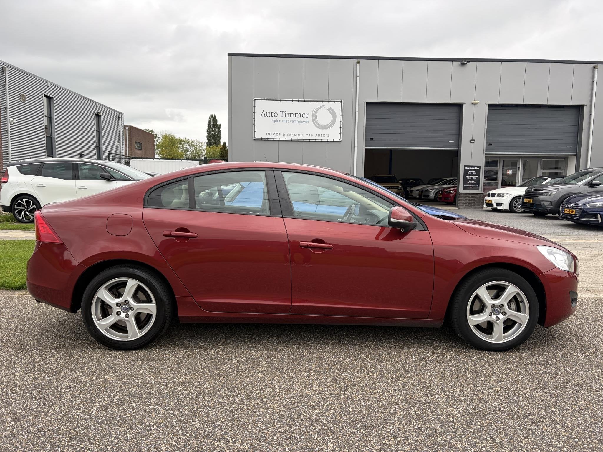 Volvo S60 2.0T Intro Edition AUTOMAAT, MOOIE AUTO!, Euro 5, Stof, 4 cilinders, S60