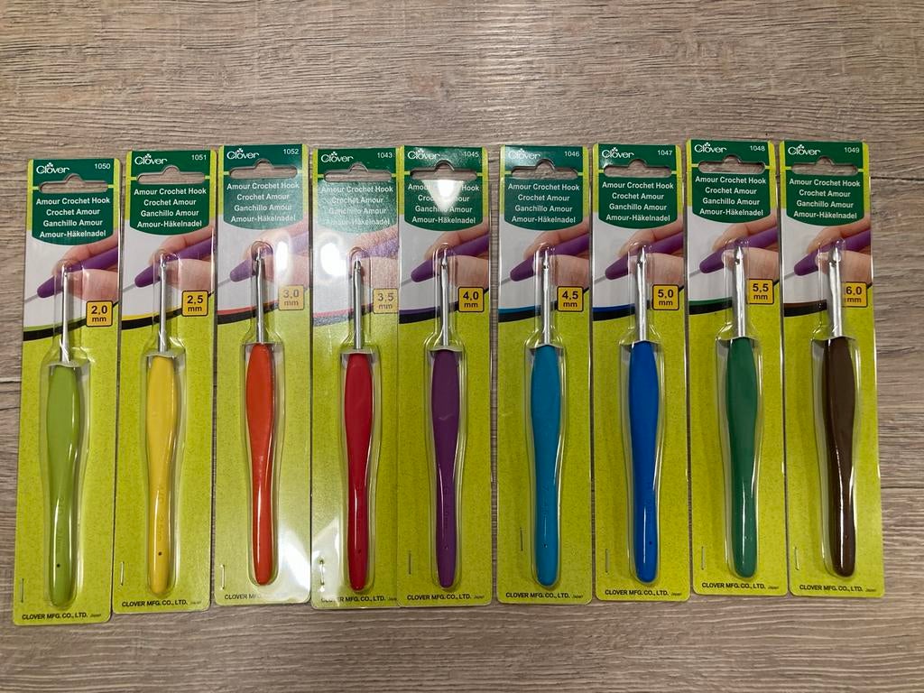 Set van 9 Clover Amour haaknaalden - Ergonomisch en Kleurrij, Hobby en Vrije tijd, Breien en Haken, Ophalen of Verzenden, Nieuw
