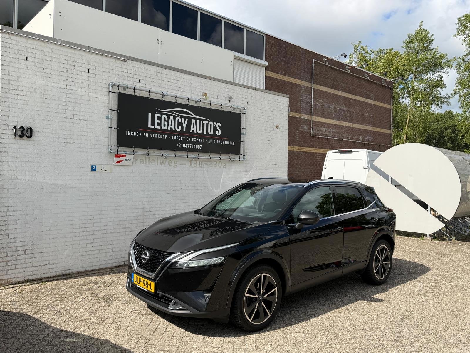 Nissan Qashqai 1.3 MHEV Xtronic Tekna - NETTE STAAT - PANO D, Auto's, Dealer onderhouden, Automatische klimaatregeling, Zwart