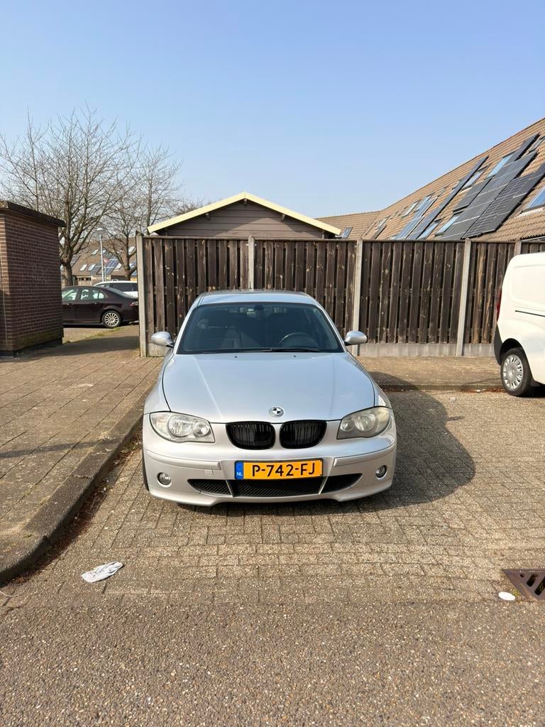 BMW 1-Serie 3.0 130I AUT 2006 Grijs, Auto's, Achterwielaandrijving, 680 kg, 2996 cc, 1200 kg
