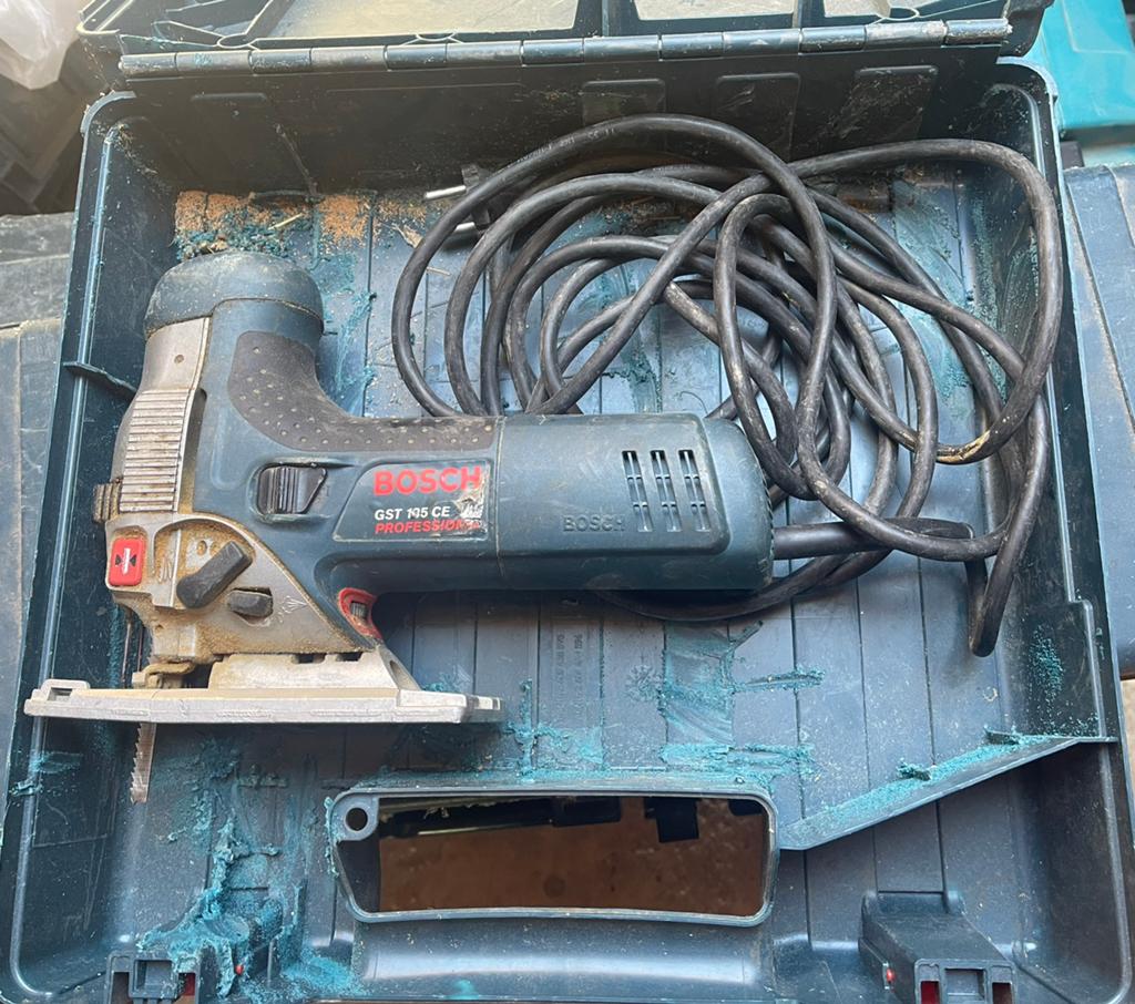 Te koop blauwe bosch decoupeerzaag GST CE op stroom, Gebruikt, 600 tot 1200 watt, Ophalen of Verzenden, Decoupeerzaag