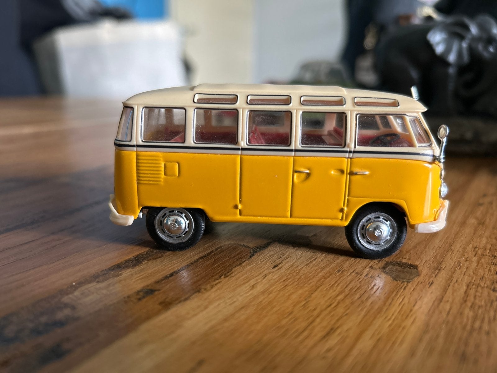 Volkswagen T1 Bus Modelauto - Geel/Wit, Overige merken, Auto, 1:32 tot 1:50, Ophalen of Verzenden