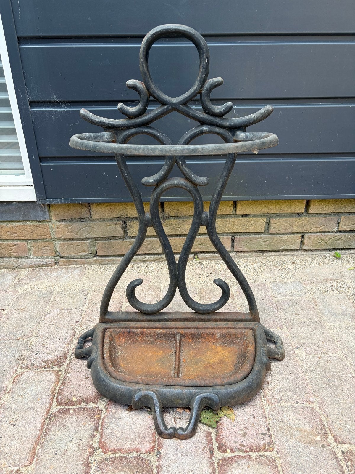 Antieke gietijzeren paraplubak / wandelstokhouder Jugendstil, Ophalen, Gebruikt, Metaal
