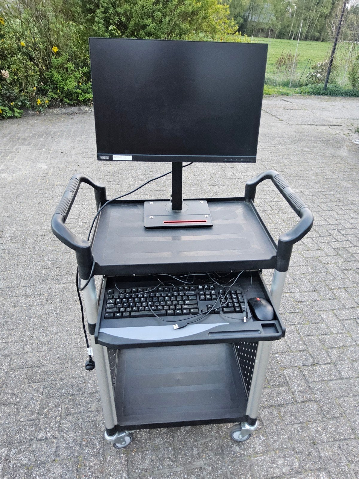 werkplaatscomputertrolly met beeldscherm., Ophalen