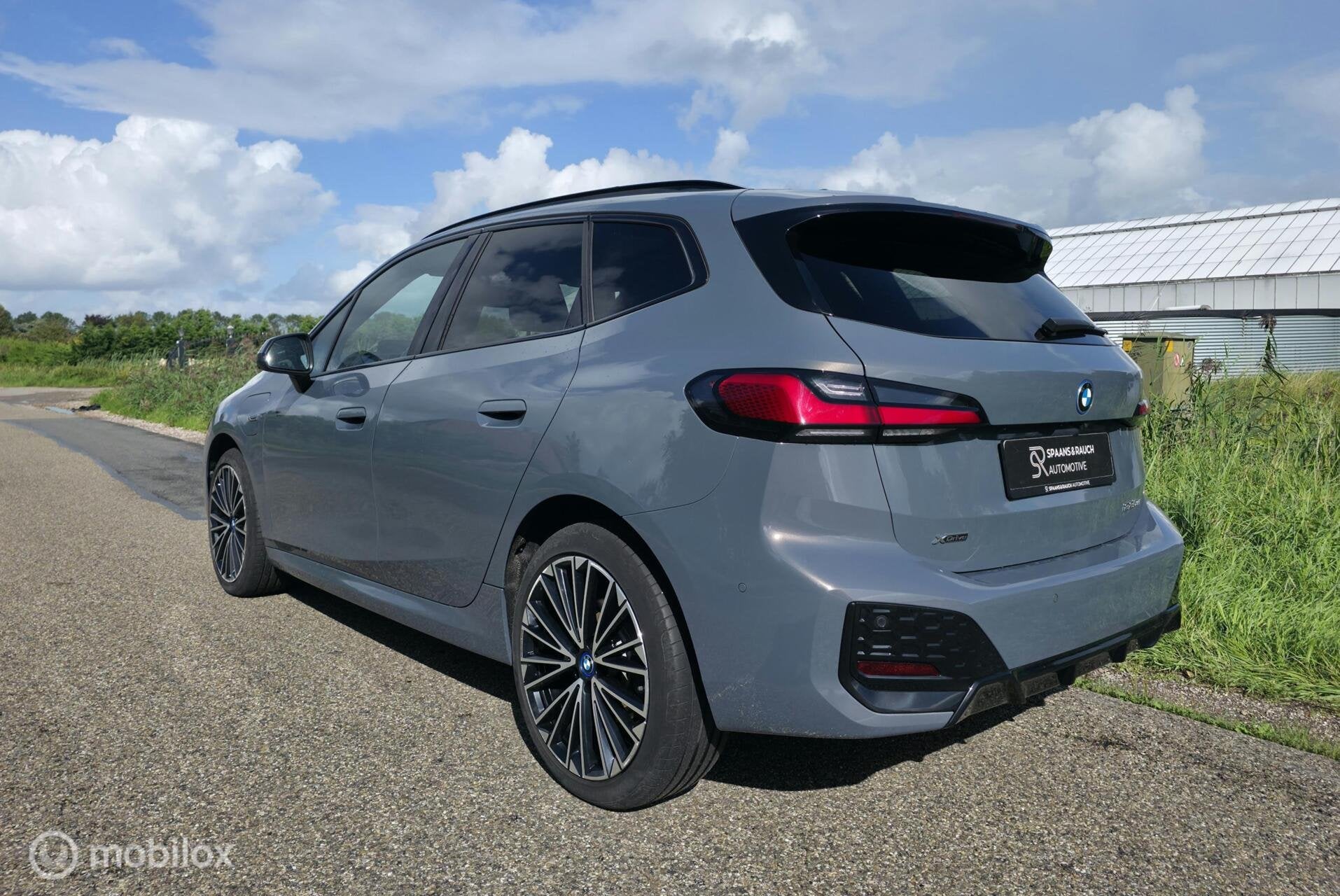 BMW 2-serie Active Tourer 225e xDrive / Pano / HK Audio, Automaat, 1800 kg, Gebruikt, Zwart