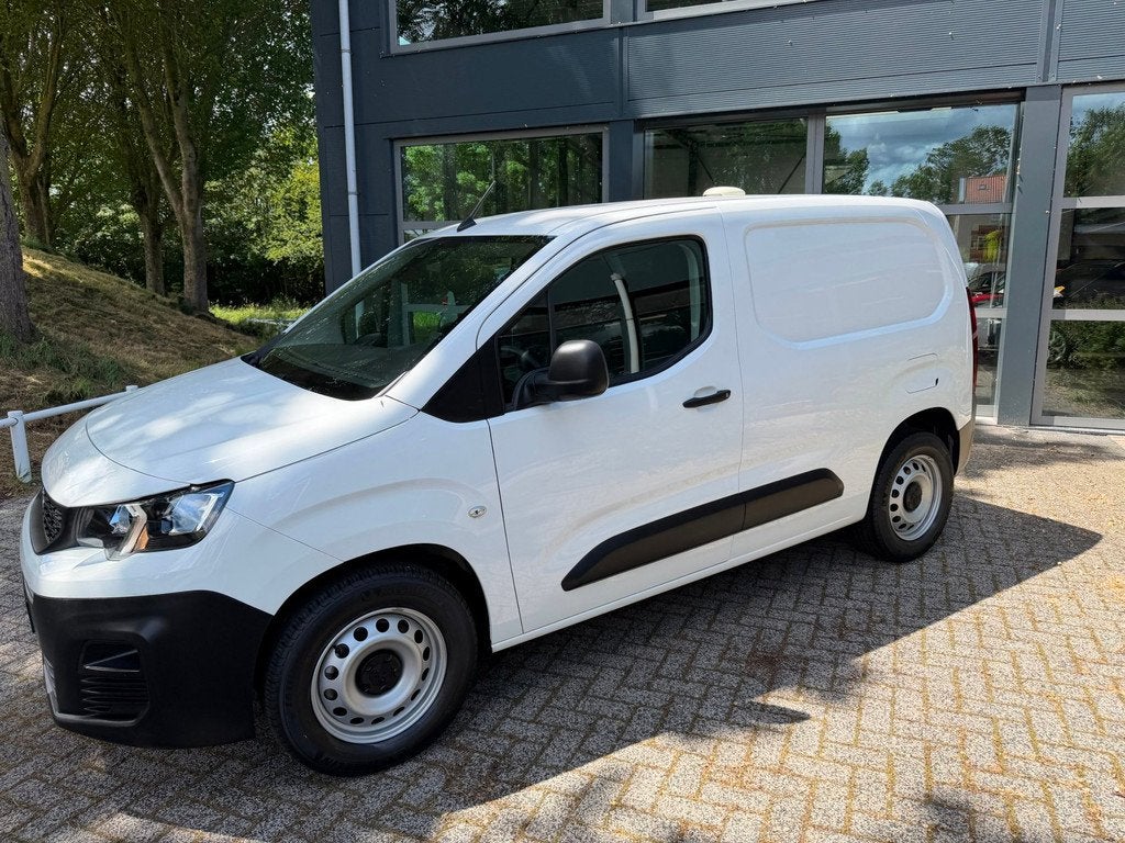 Peugeot Partner 1.5 BlueHDI Grip 3 persoons achterklep !, Voorwielaandrijving, 12 maanden, Stof, Gebruikt