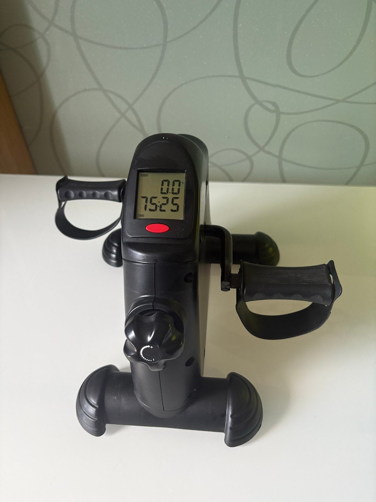 Mini Hometrainer - Compact en Draagbaar, Ophalen, Kunststof, Armen, Zo goed als nieuw
