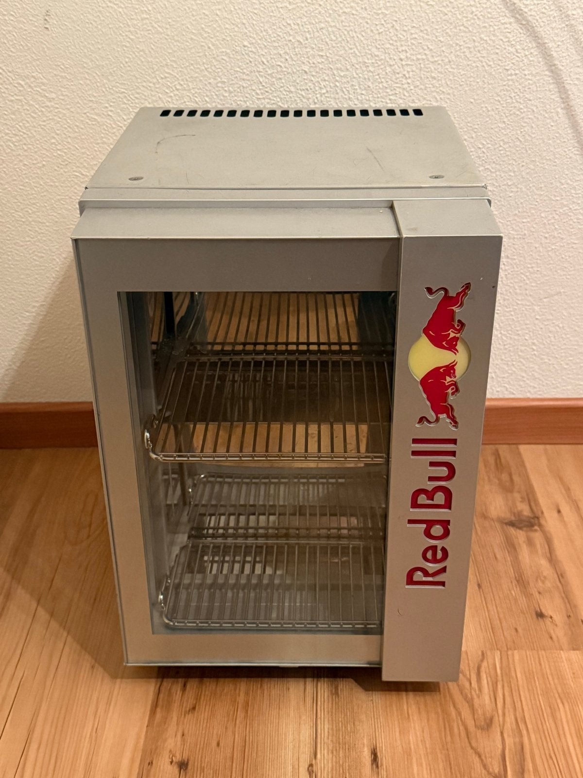 Red Bull mini koelkast - Perfect voor Redbull, Zonder vriesvak, Ophalen of Verzenden, Minder dan 45 cm, Minder dan 85 cm