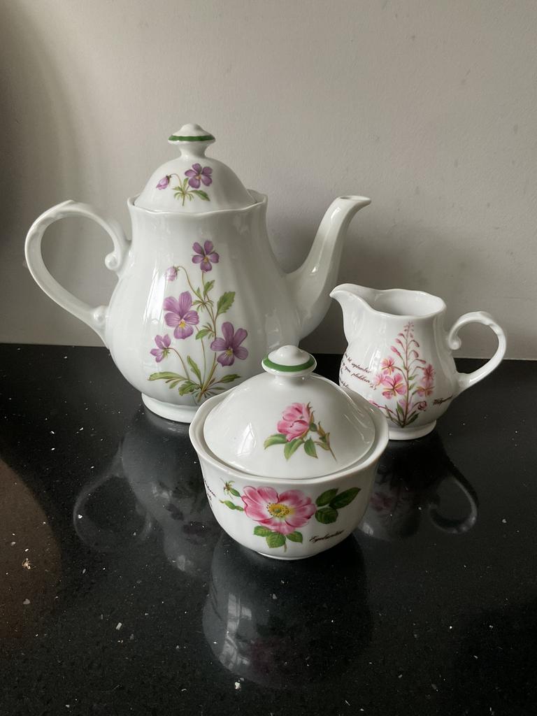 Thee-, suikerpot en melkkannetje excl. gemaakt voor Libelle, Ophalen of Verzenden