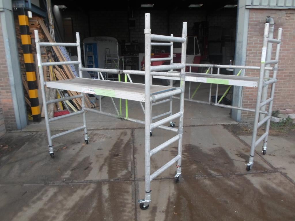 Te huur aangeboden kamersteiger €25,- per week, Doe-het-zelf en Verbouw, Ladders en Trappen, Ophalen, Gebruikt, Opvouwbaar of Inschuifbaar