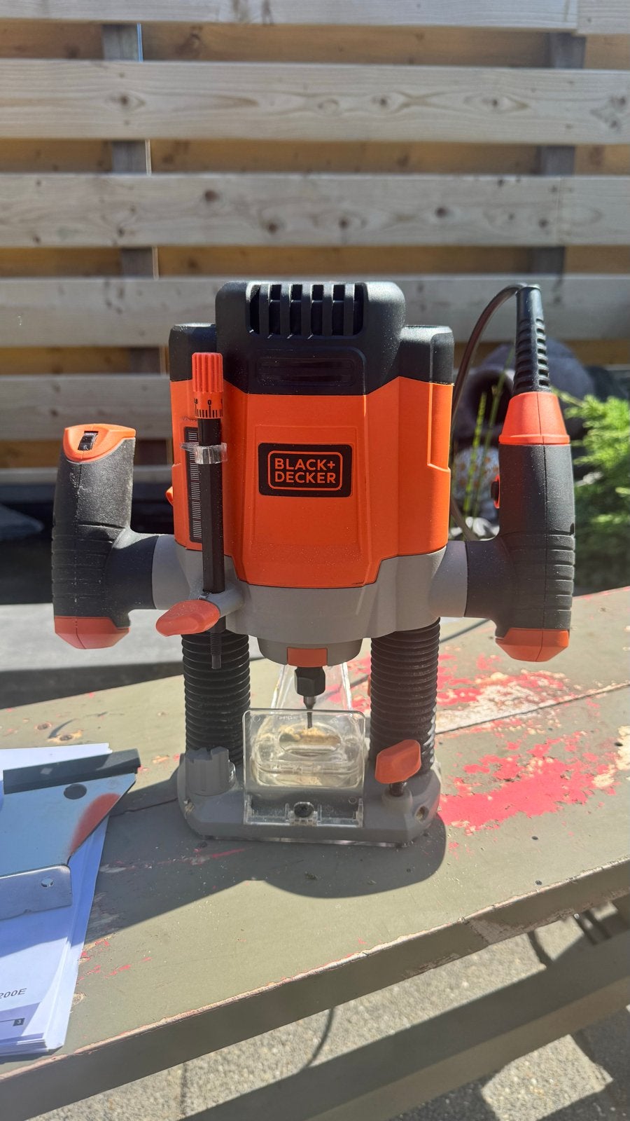 Black+Decker Bovenfrees 1200W - Zo goed als nieuw, Doe-het-zelf en Verbouw, Gereedschap | Freesmachines, Ophalen of Verzenden