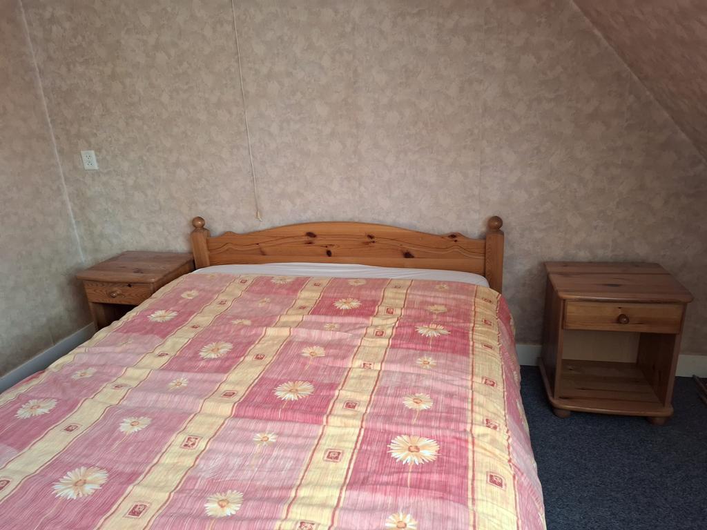 Grenen bed 150x200  incl latten bodem., Ophalen of Verzenden, Zo goed als nieuw, Twijfelaar