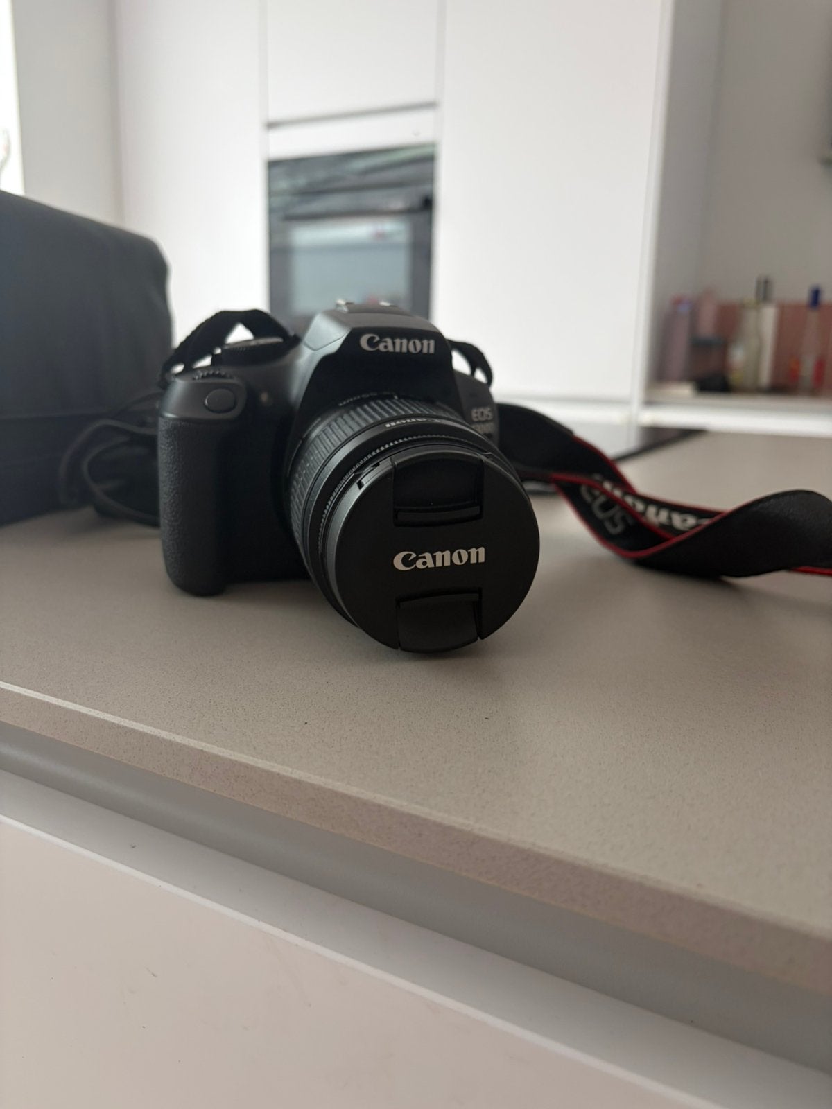 Canon EOS 1300D ( slechts een paar keer gebruikt), Ophalen, Zo goed als nieuw, Canon, Geen optische zoom