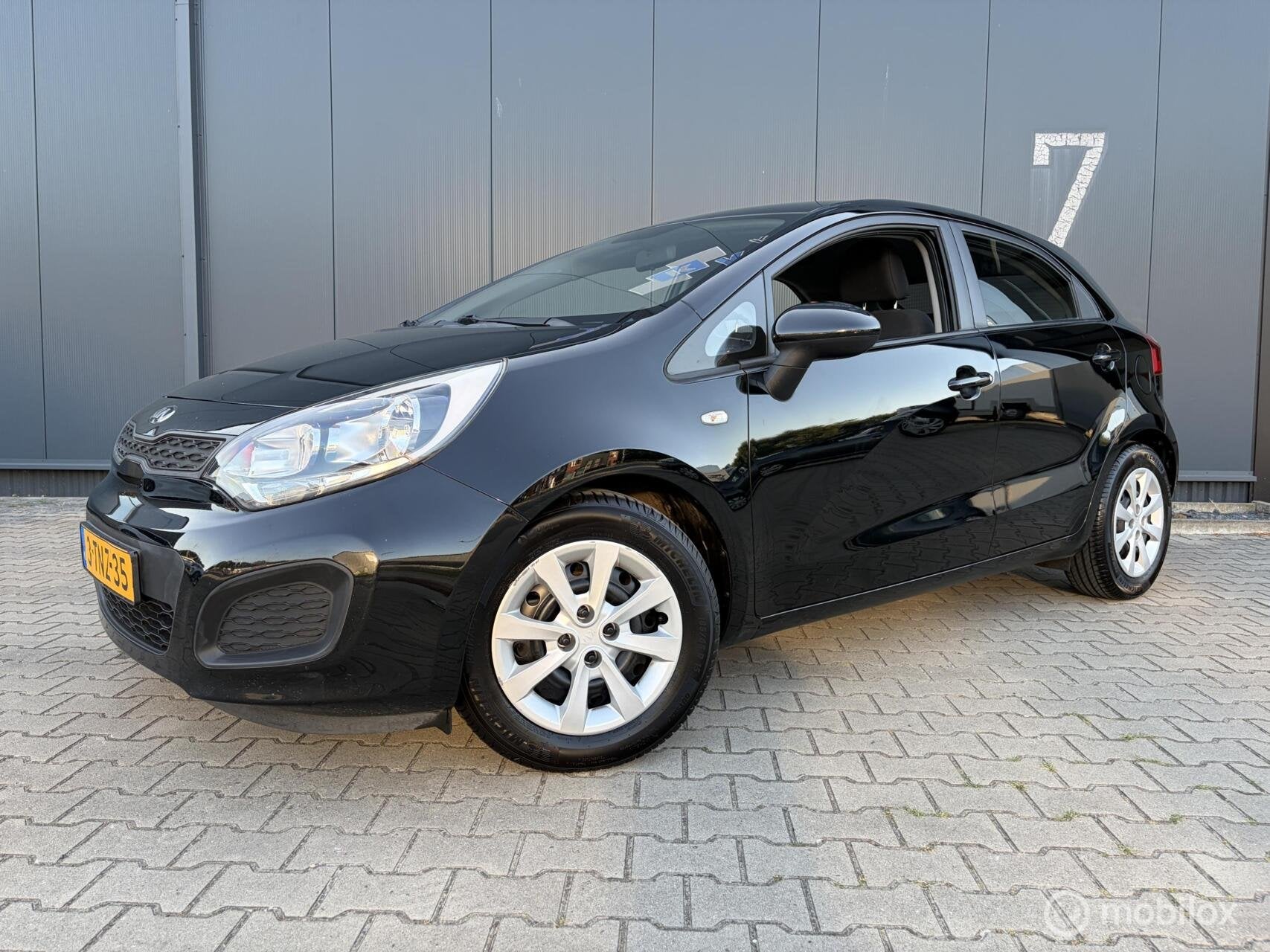 Kia Rio 1.2 CVVT ComfortLine, Auto's, Zwart, 4 cilinders, Zwart, Origineel Nederlands