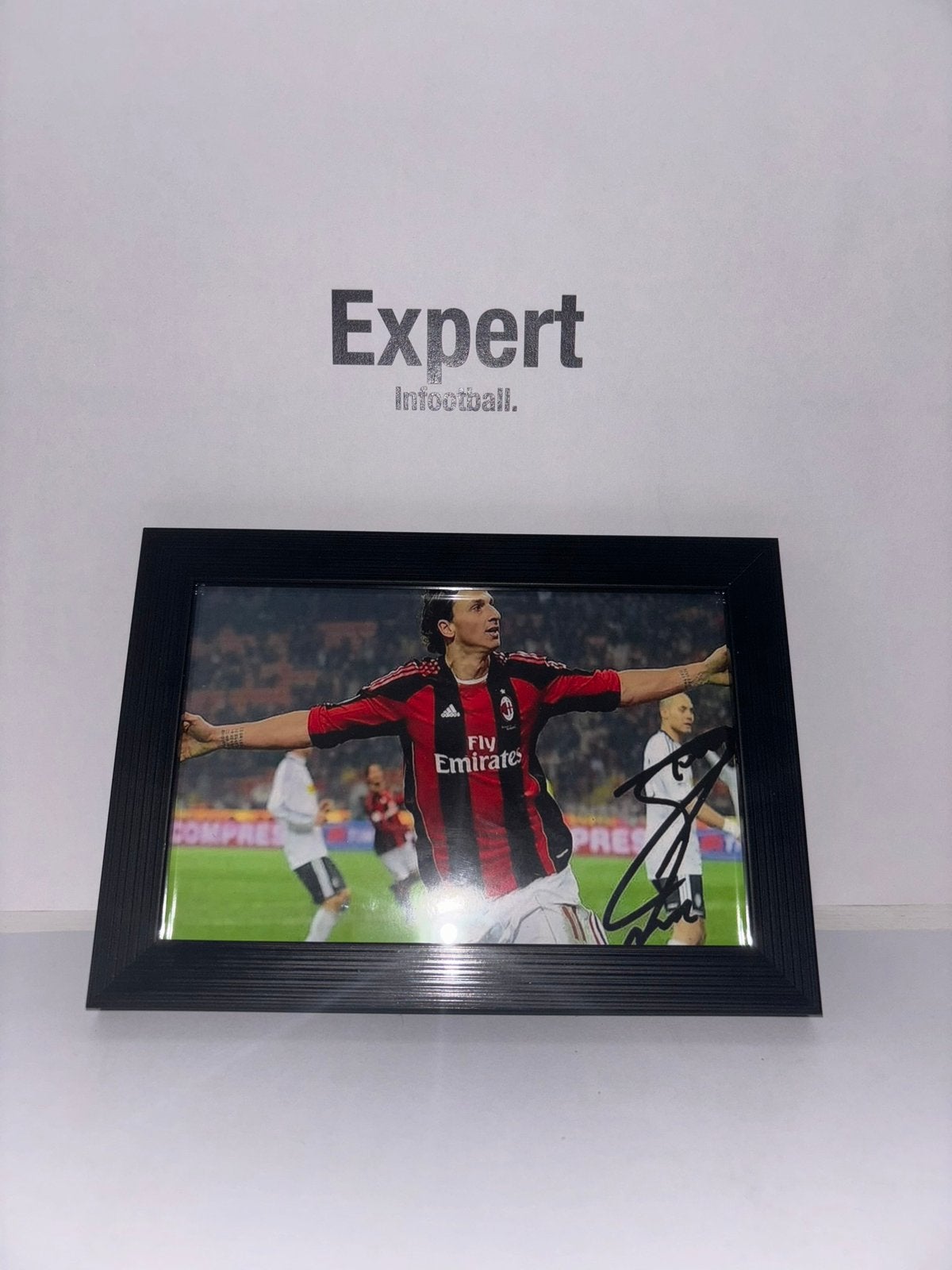 Ibrahimovic gesigneerde foto ingelijst - AC Milan, Ophalen of Verzenden, Nieuw, Buitenlandse clubs, Spelerskaart
