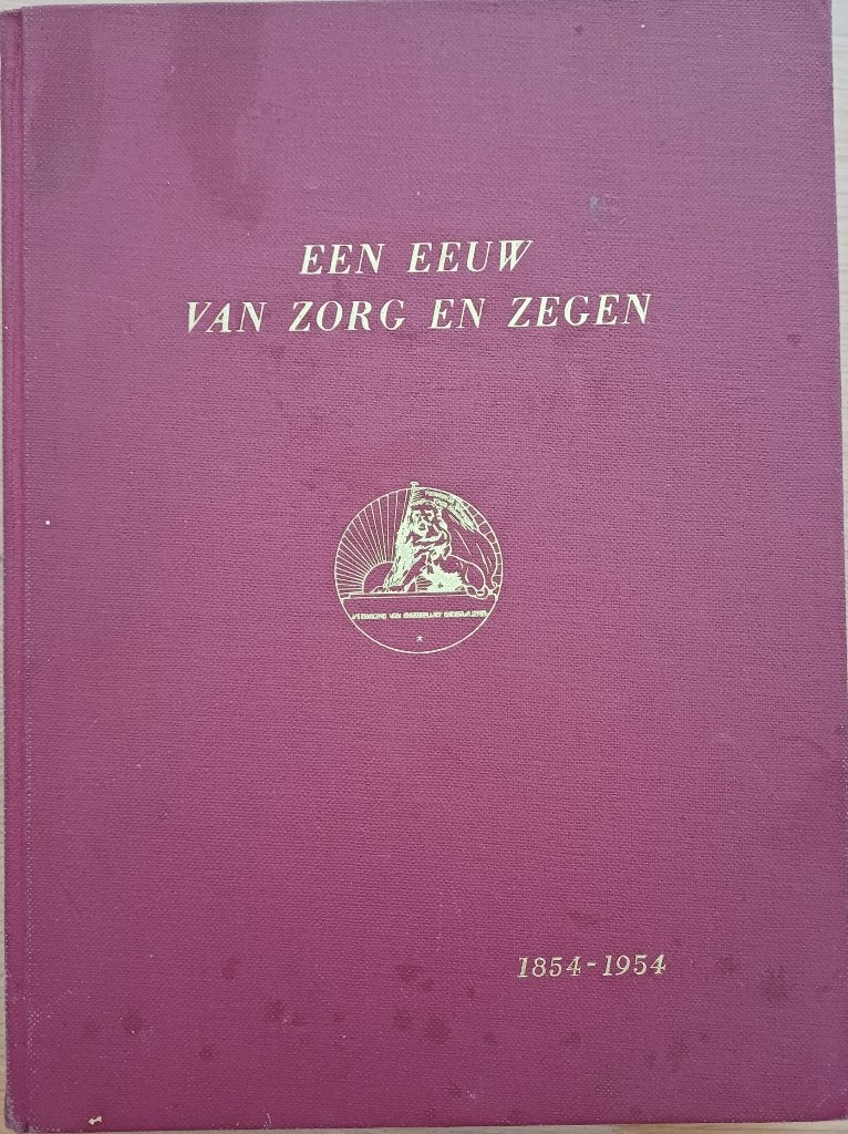 Een eeuw van zorg en zegen, vereniging van chr. onderwijzers, Ophalen of Verzenden, 20e eeuw of later, Zo goed als nieuw