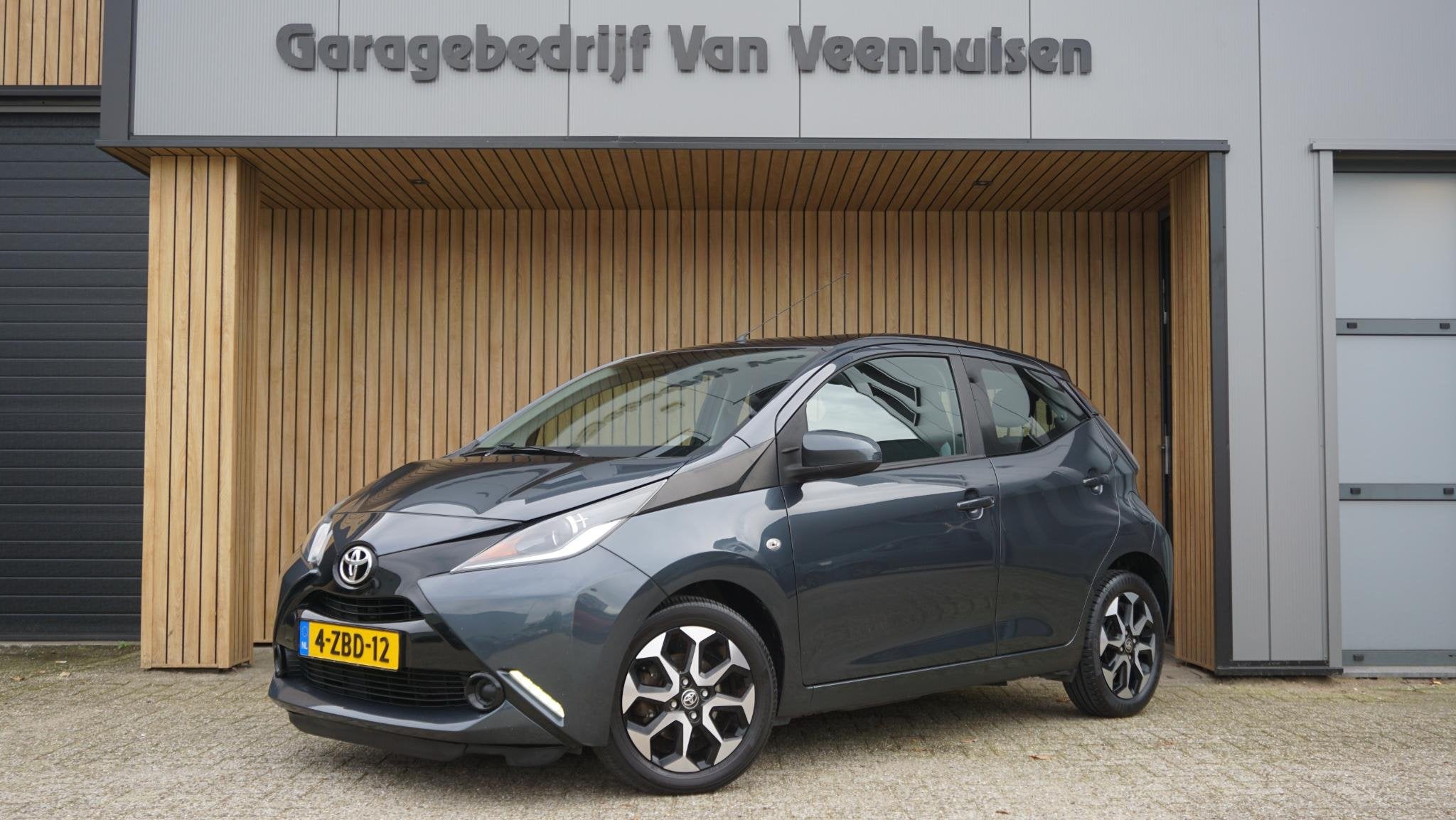 Toyota Aygo 1.0 VVT-i 69pk x-play 5Drs Airco Navi Cruise Con, Auto's, Voorwielaandrijving, Stof, Gebruikt, Euro 6