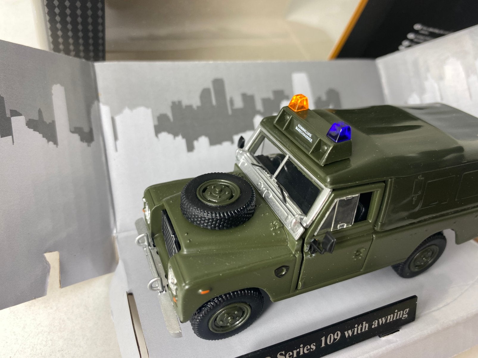 1:43 Land Rover 109- marechaussee NL leger-in OVP, Ophalen of Verzenden, Nieuw, Auto, Overige merken