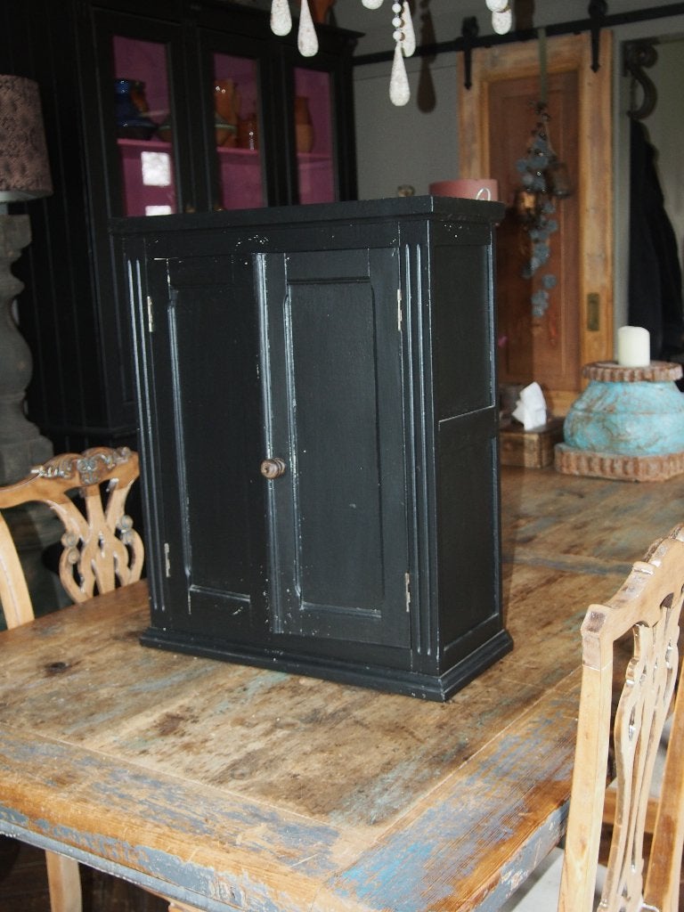 Oud Zwart Houten Wandkastje - 64x52x22 cm, Ophalen