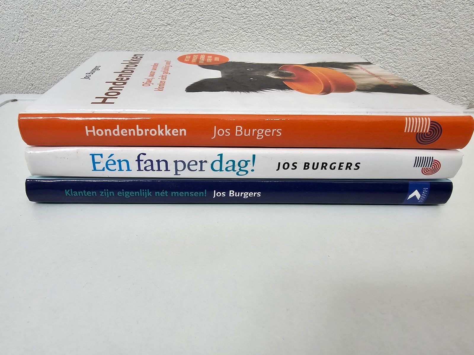 Jos Burgers Boeken: Hondenbrokken, Eén fan per dag!, Klanten, Ophalen of Verzenden, Gelezen, Jos Burgers