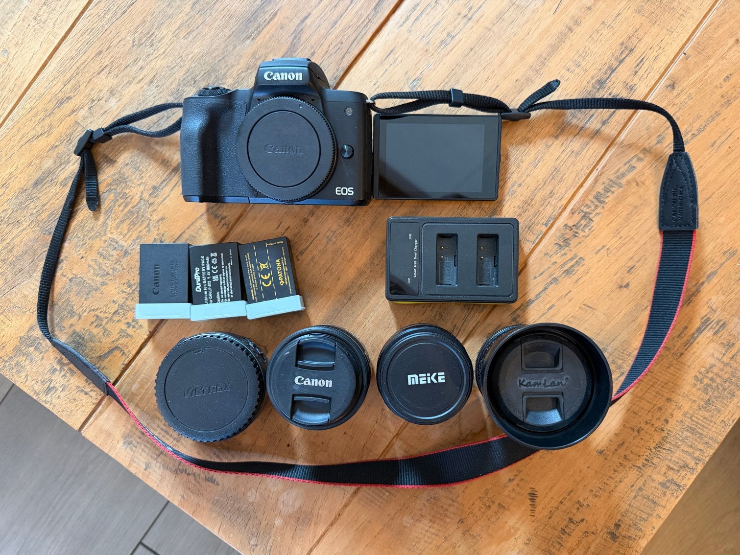Canon EOS M50 met 3 lenzen en accessoires meteen ready, Canon, Kantelbaar/draaibaar scherm, Ophalen of Verzenden, Zo goed als nieuw