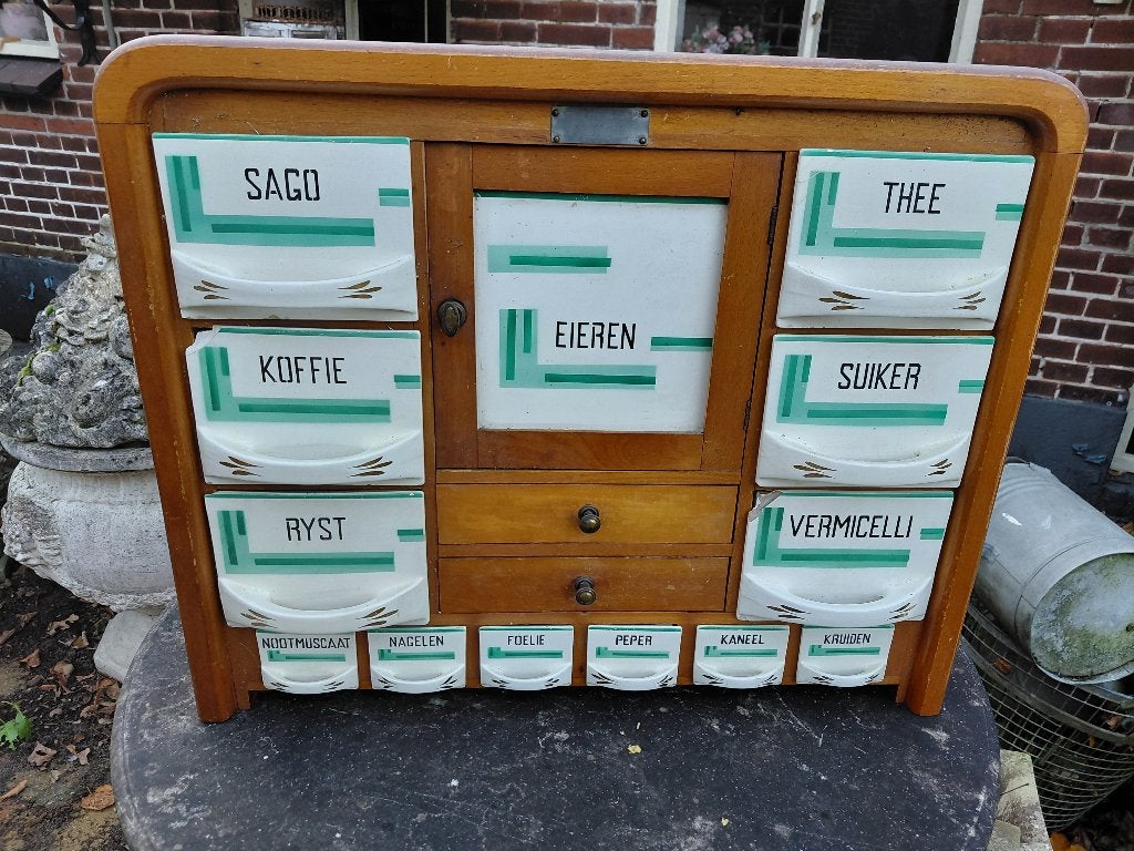 Antiek keuken kruidenkastje, groen-wit aardewerk laatjes., Ophalen