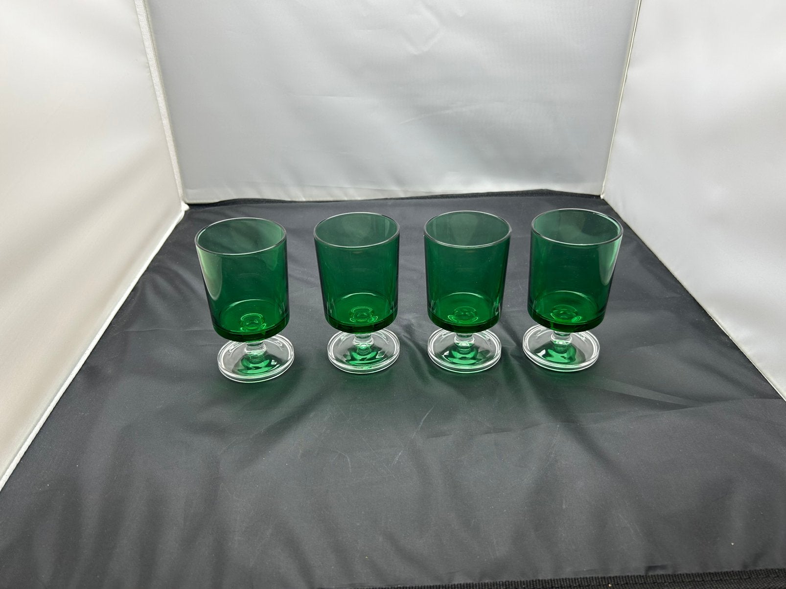 4x Jadegroene Luminarc Cavalier glazen 70s, Ophalen