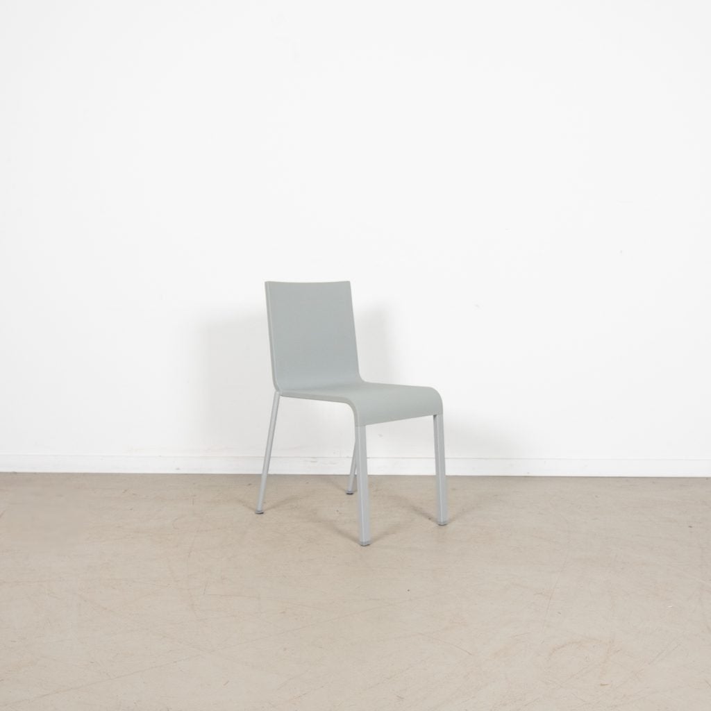 Vitra .03 Stoel Lichtgrijs Kunststof (Stapelbaar) - Gepoeder, Huis en Inrichting, Stoelen, Niet ingevuld, Zo goed als nieuw, Niet ingevuld