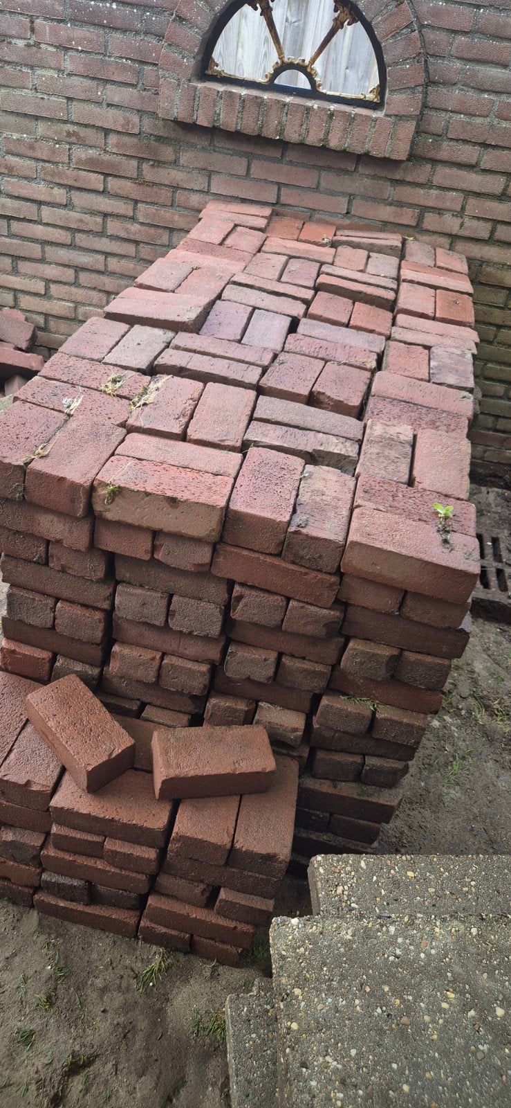 Gratis af te halen Ovengebakken klinkers en betontegels, Tuin en Terras, Tegels en Klinkers, Ophalen, Gebruikt, Beton, Klinkers