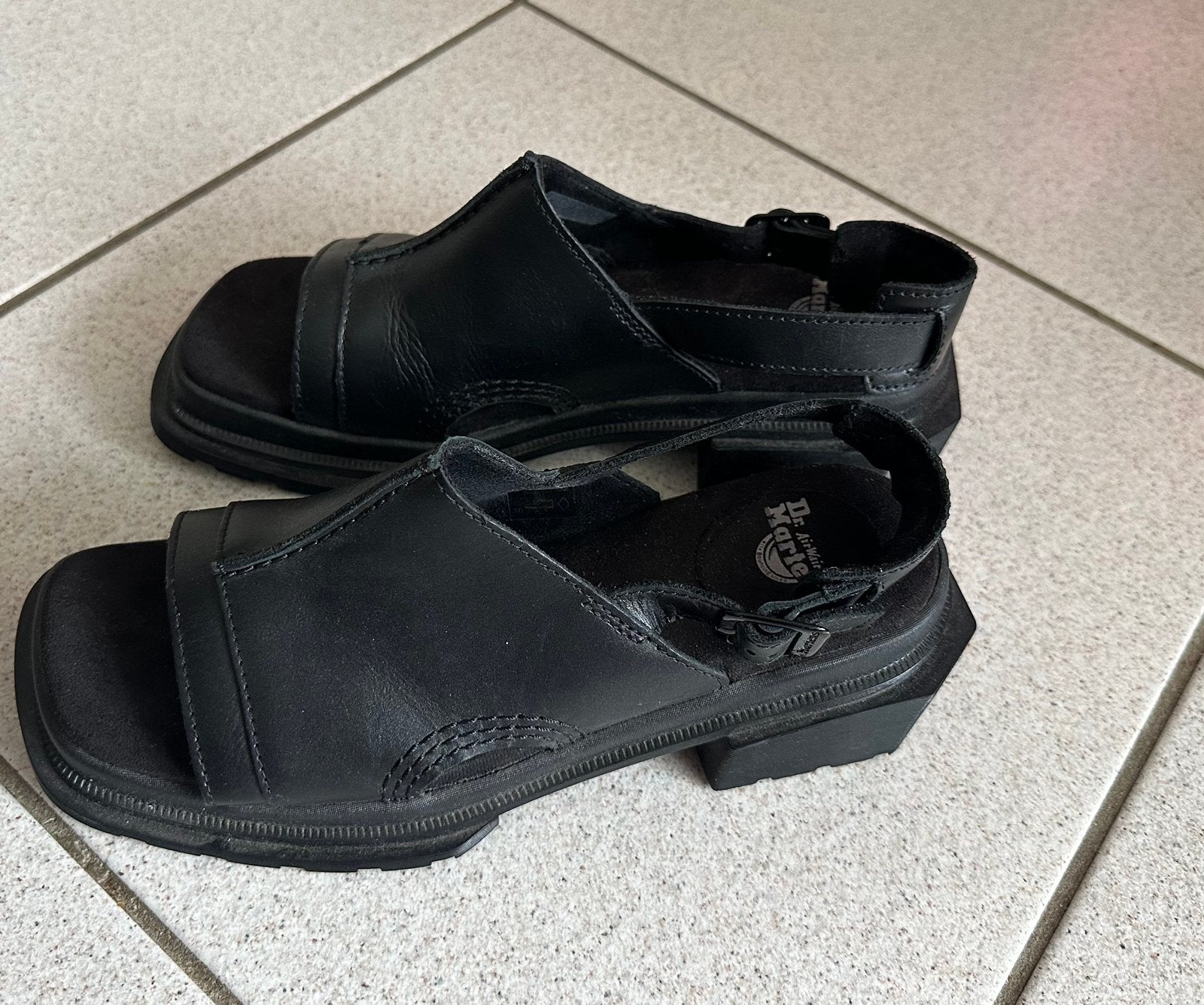 Dr. Martens Maybole sandalen maat 39 leer, Zwart, Zo goed als nieuw, Sandalen of Muiltjes, Ophalen of Verzenden
