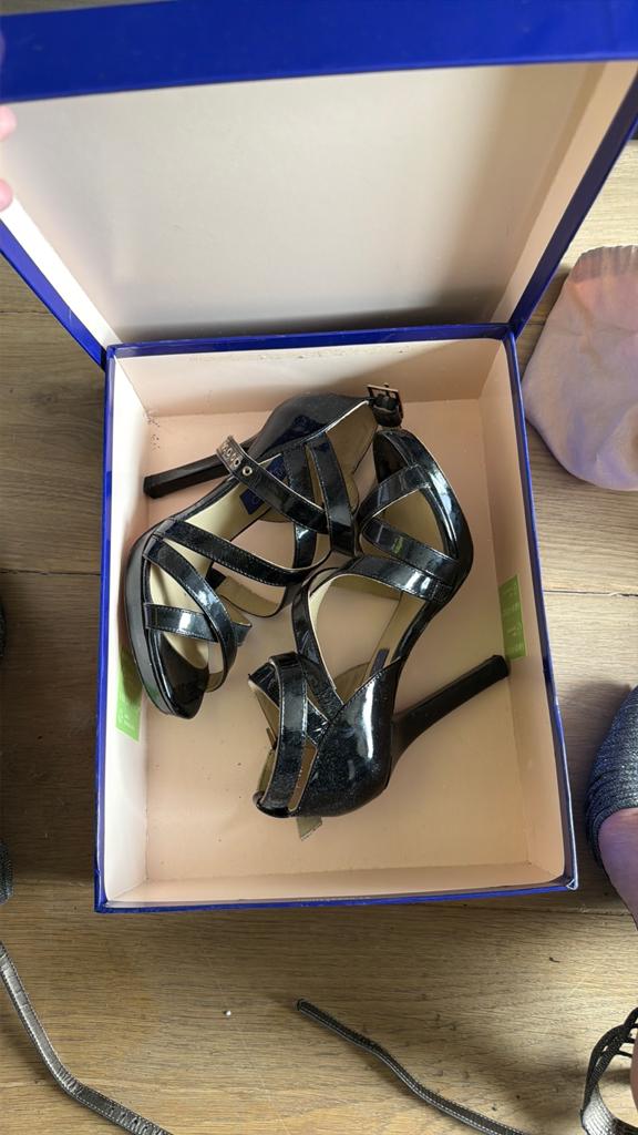 Jimmy Choo x H&M Zwarte Sandalen met Hoge Hak Maat 37, Kleding | Dames, Schoenen, Ophalen of Verzenden, Gedragen, Zwart, Schoenen met hoge hakken